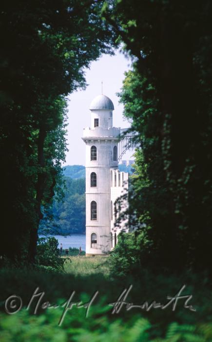 Blick vom Heiligensee auf Schloss Pfaueninsel