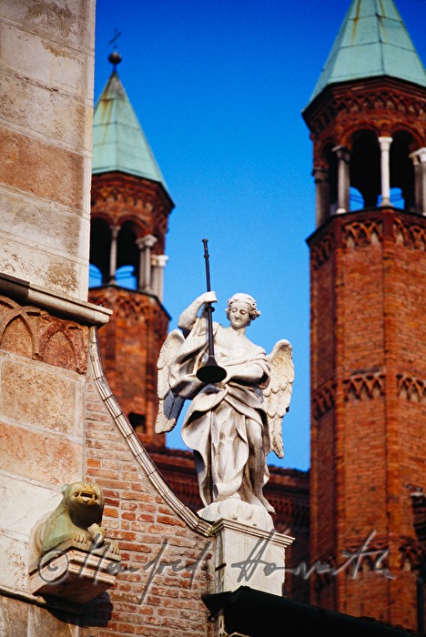 Engel am Dach der Kathedrale