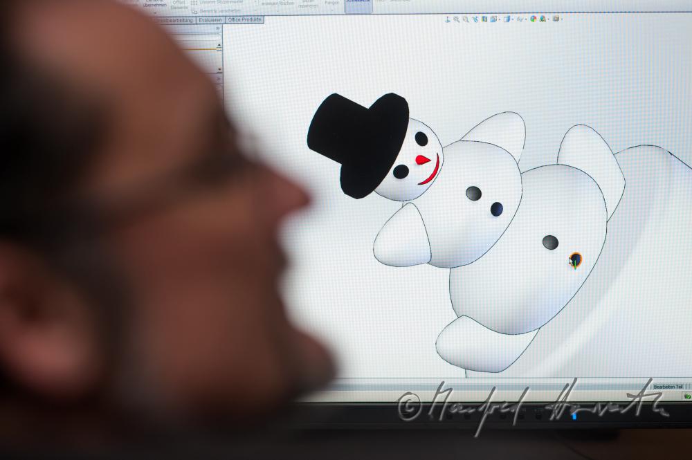 Erwin Perzy entwirft einen Schneemann mit Computer-Animation