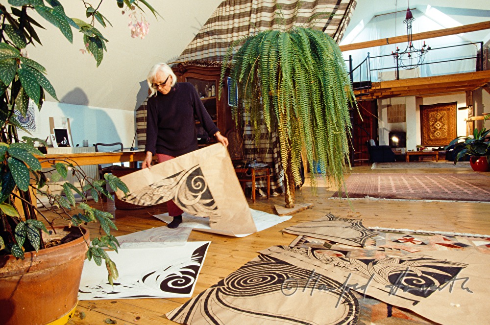 Textilküntlerin Vesna in ihrem Atelier