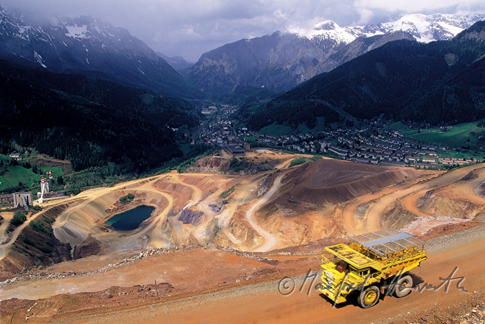 Hauly bei einer Bergwerksführung