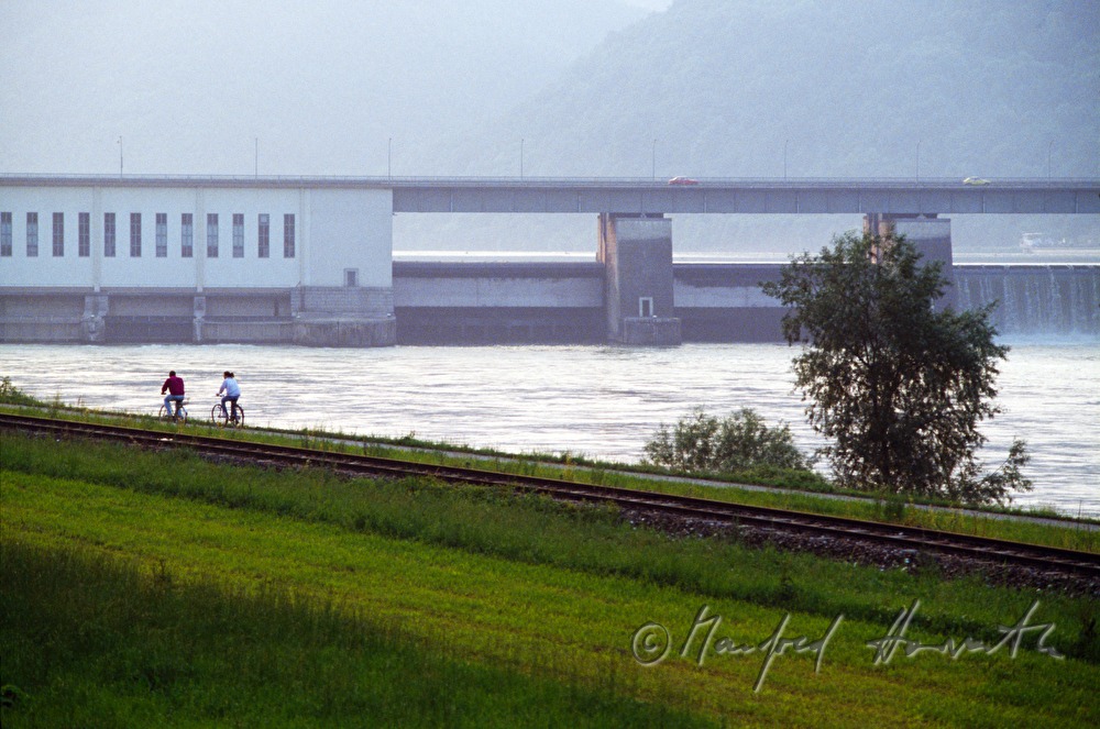 Radfahrer auf dem Donau-Radweg