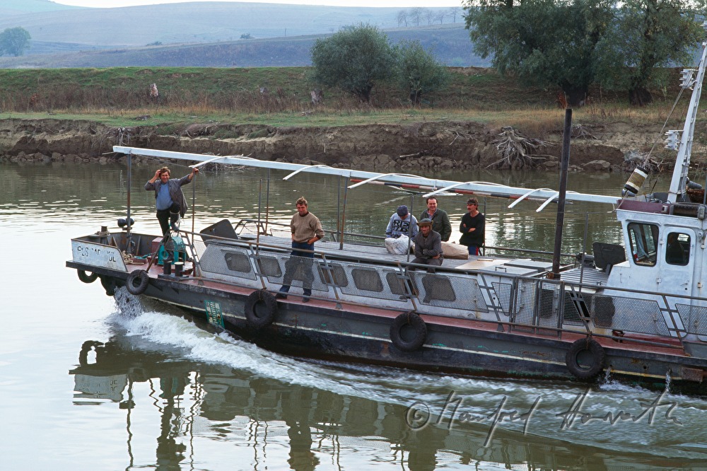 Schlepper auf dem Weg nach Tulcea