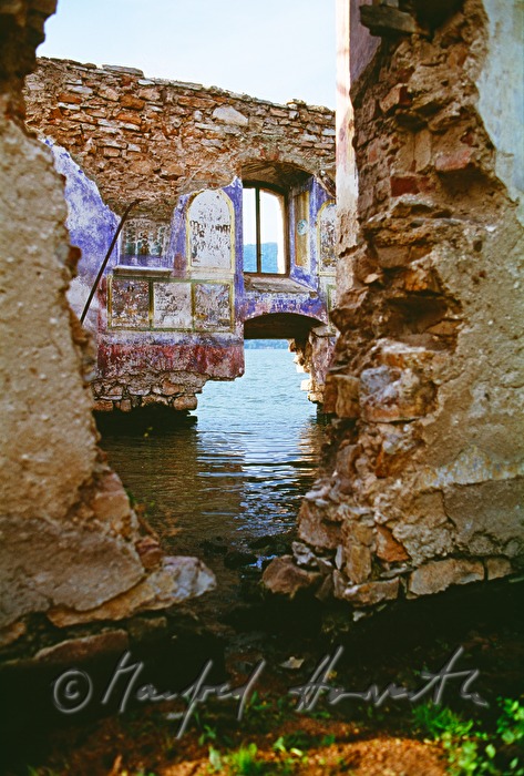 Reste des gefuteten Ortes Ada Kaleh (orthodoxe Kirche)