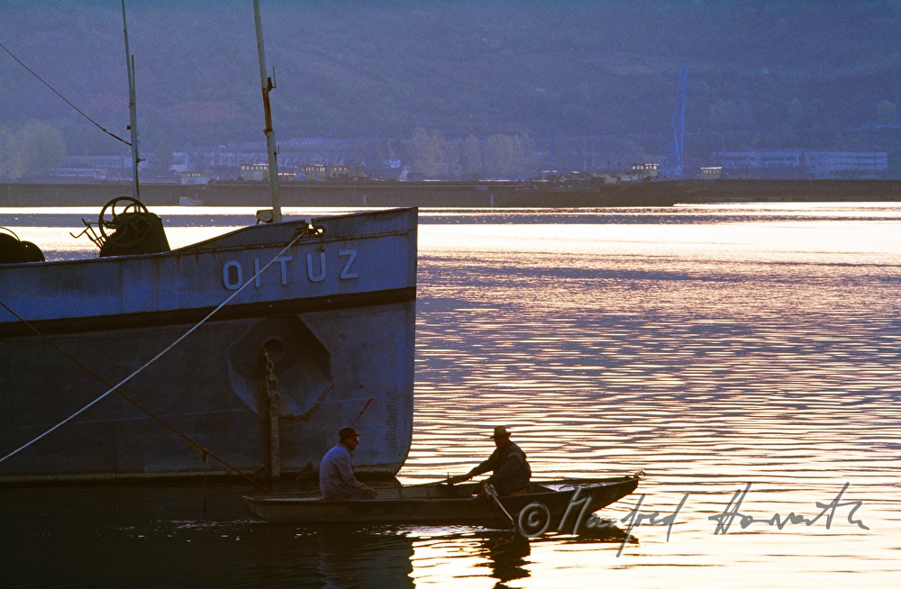Hafen und Fischerboot