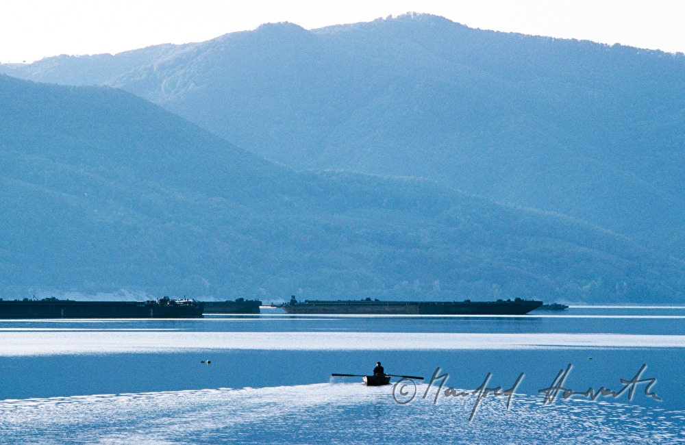 Fischerboot, Blick nach Serbien
