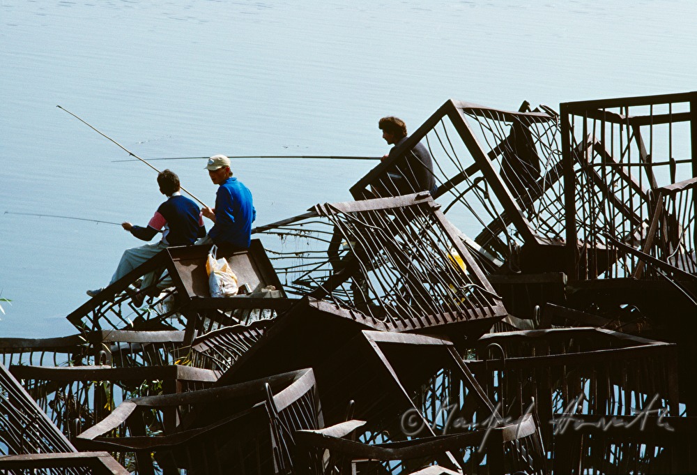 Hafen mit Fischern und Fischerboot