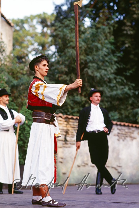 Folkloretänzer auf einem Folklorefest