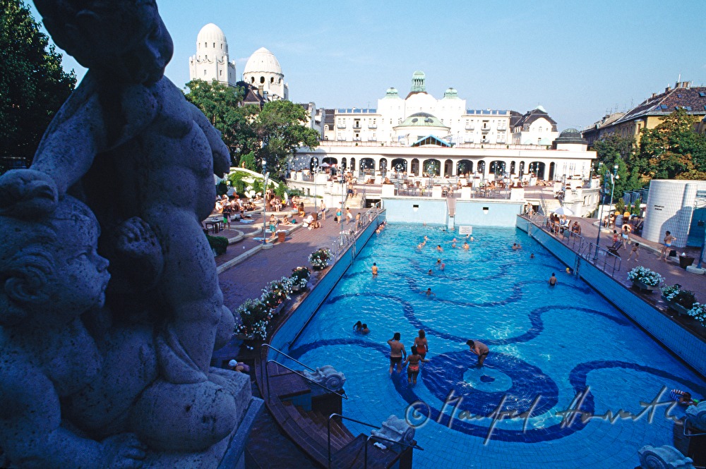 Jugenstil-Wellenbad und Putten