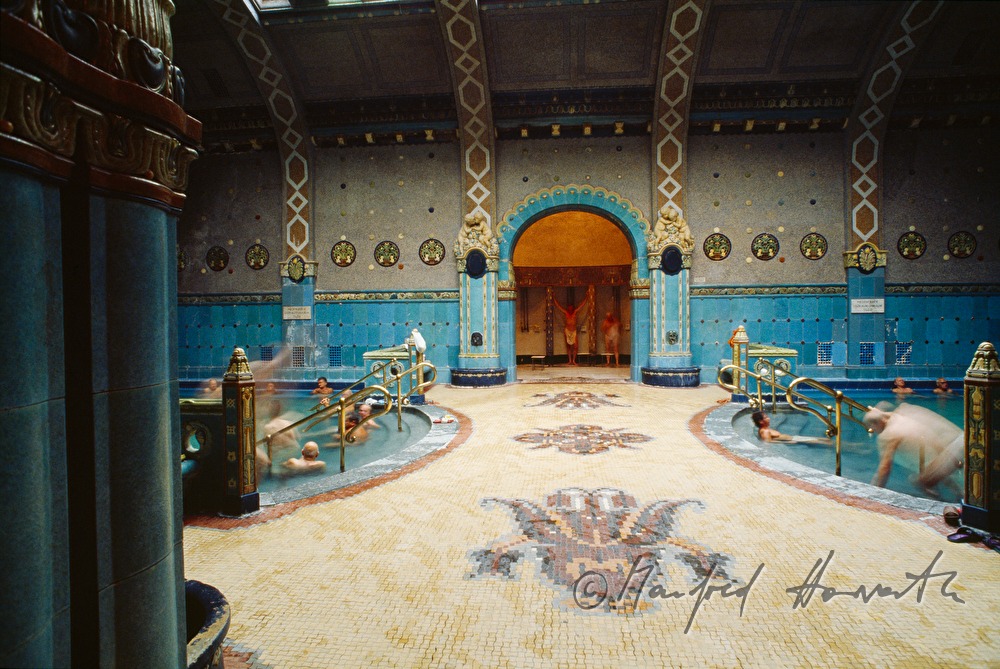 Jugendstil-Thermalbad-Becken
