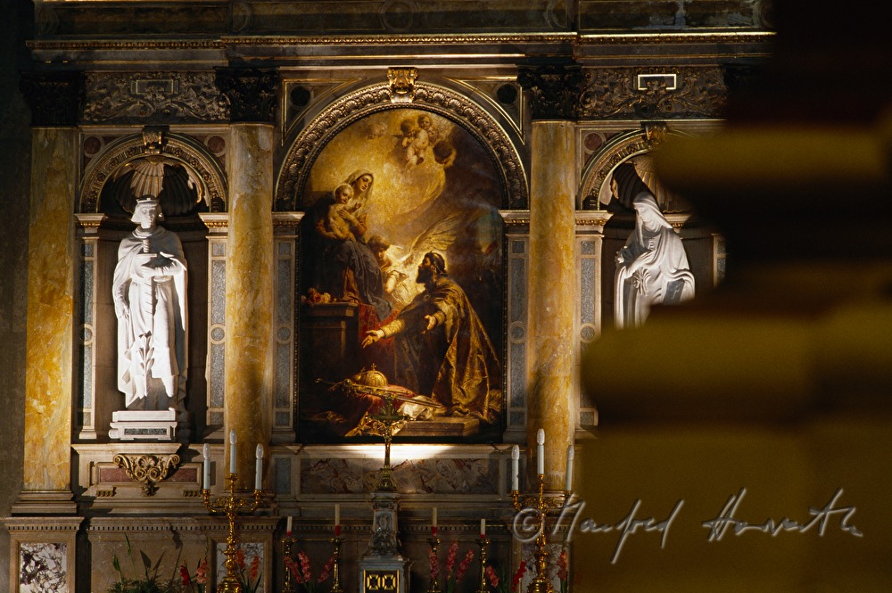 Basilika Sankt Stephan, Altar