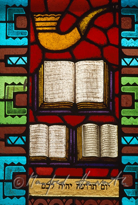 Glasfenster mit Glasmalerei