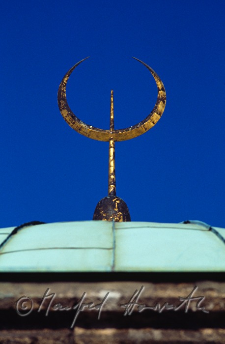 Türbe des Gül Baba, Halbmond auf dem Dach