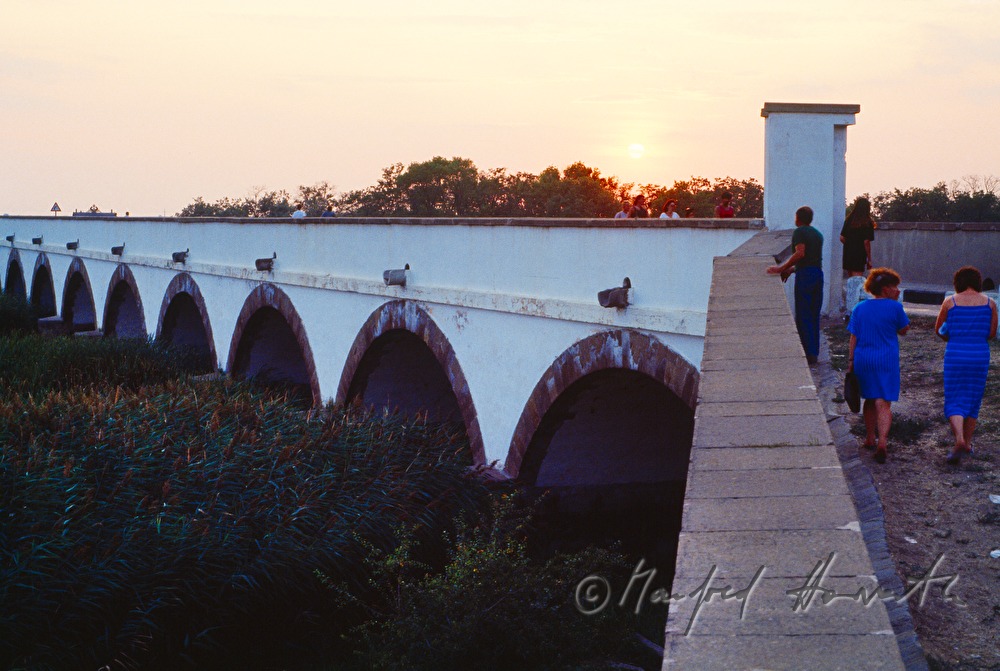 neunbögige Brücke (Neunbogenbrücke) über die Theiss