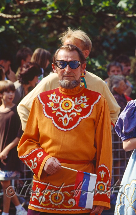 Tscheche beim Umzug des Blumenkarneval