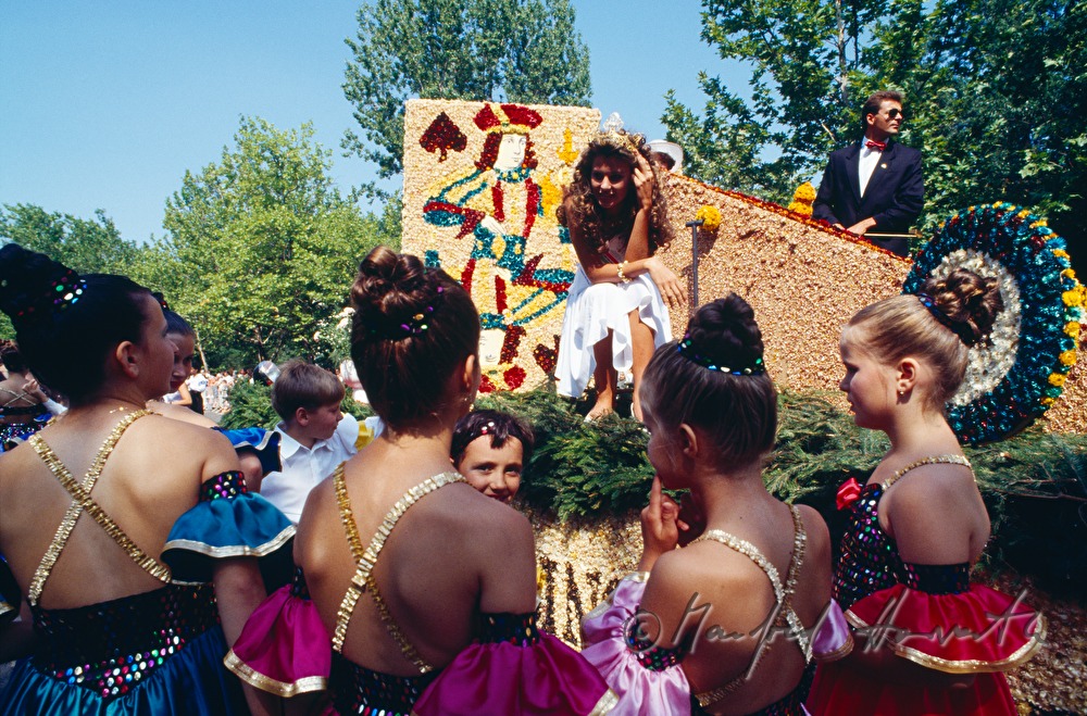 Blumenkarneval-Umzugswagen mit Thema 