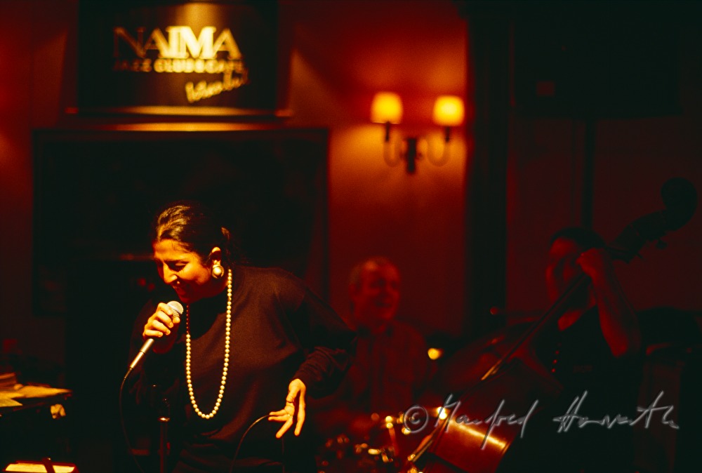 Sängerin im Naima Jazz Club