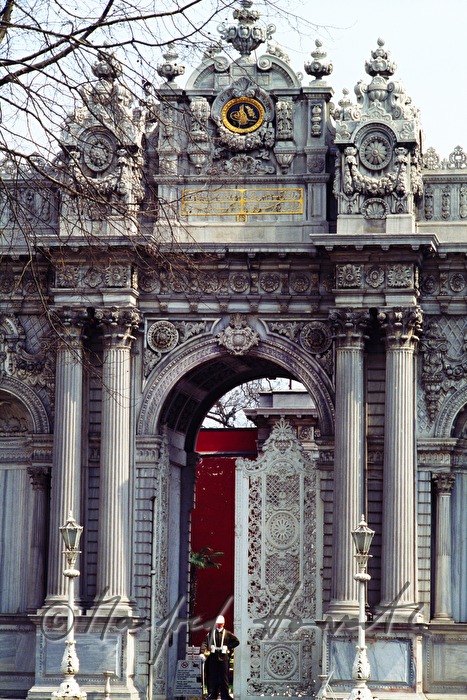 Portal mit Wache