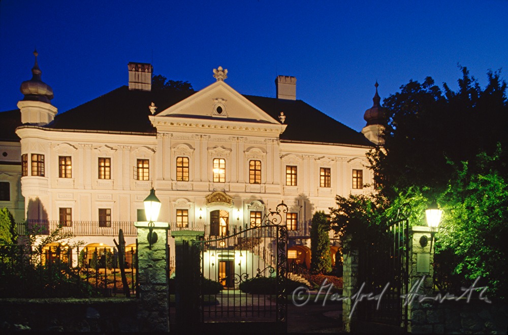 Schlosshotel Szirák, Hauptfassade