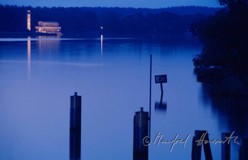 Sacrower Heilandskirche am Ufer der Havel