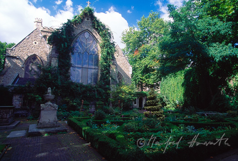 Garten und Haupteingang
