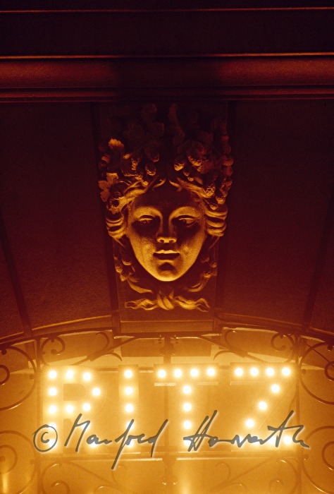 Hotel Ritz, Fassaden-Ornament