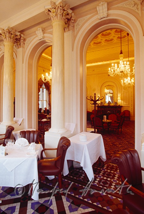 Charing Cross Hotel, Teesalon