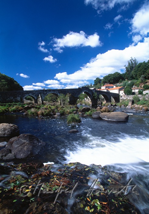 Puente Maceira über den Río Tambre