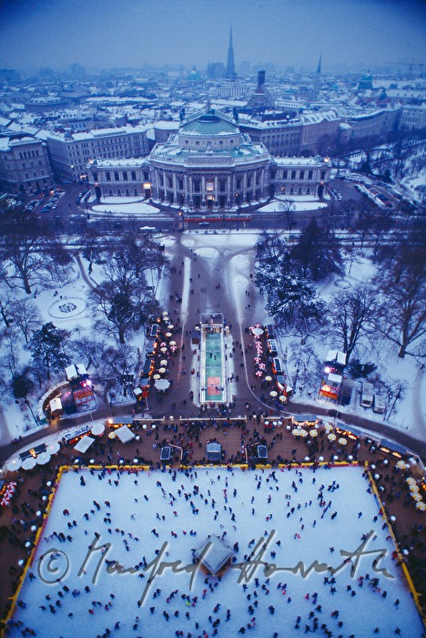 Eislaufen auf dem Rathaus Platz