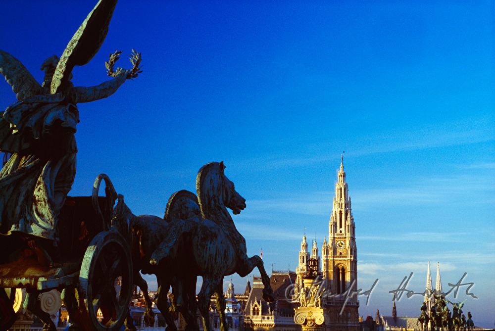 Blick vom Parlamentdach auf das Rathaus