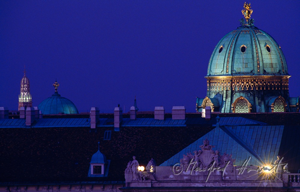 Michaelerkuppel und Kirche Maria am Gestade