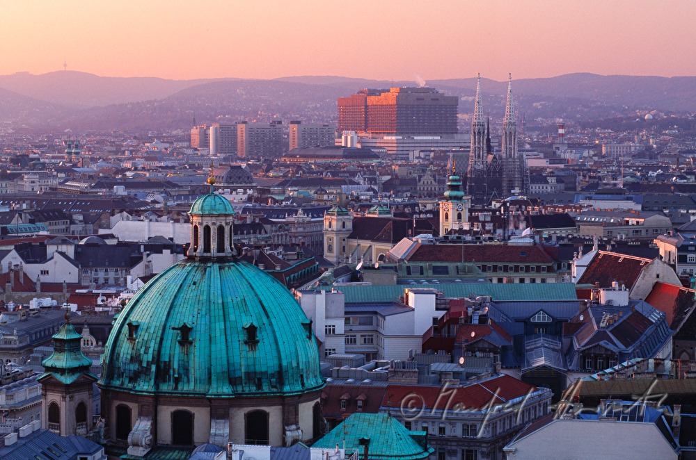 Peterskirche, AKH und Votivkirche