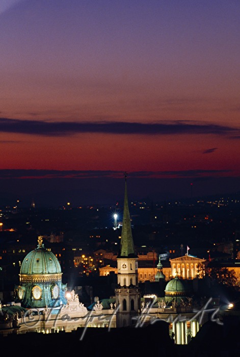 Michaelerkuppel, Michaelerkirche und Parlament