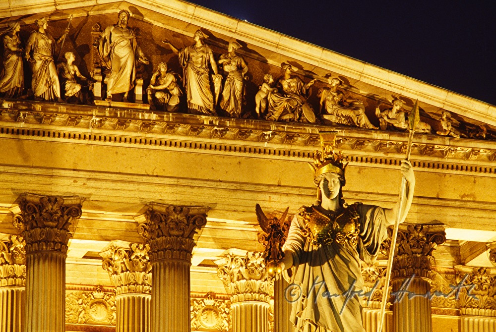 Pallas Athene und Burggarten