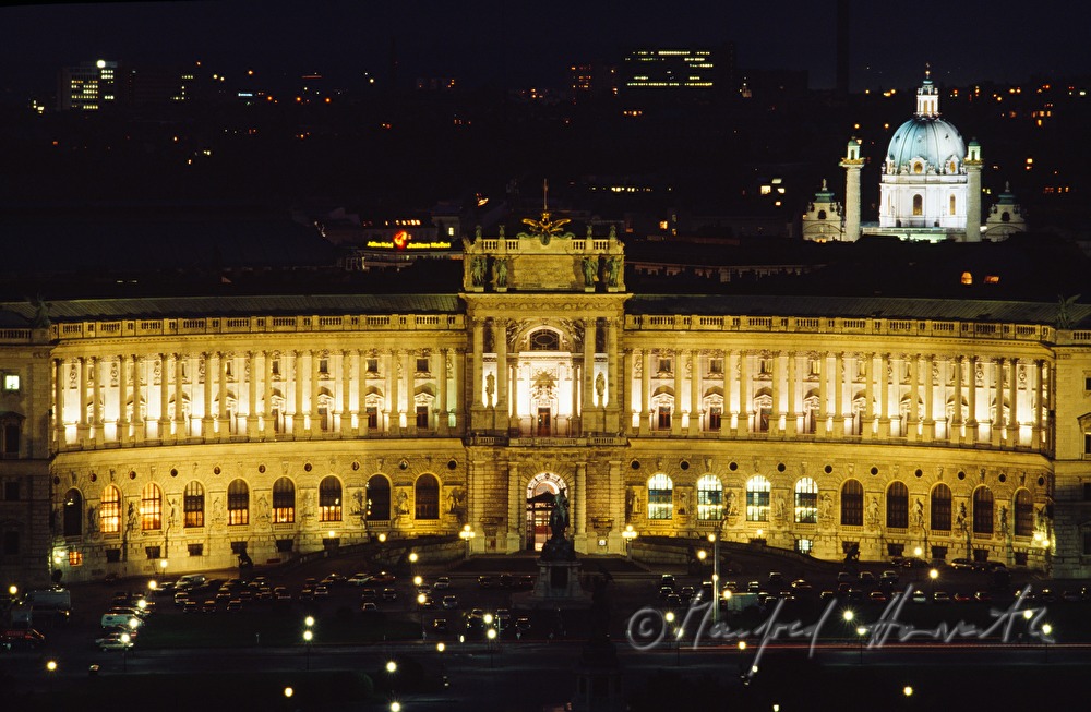 Nationalbibliothek und Karlskirche