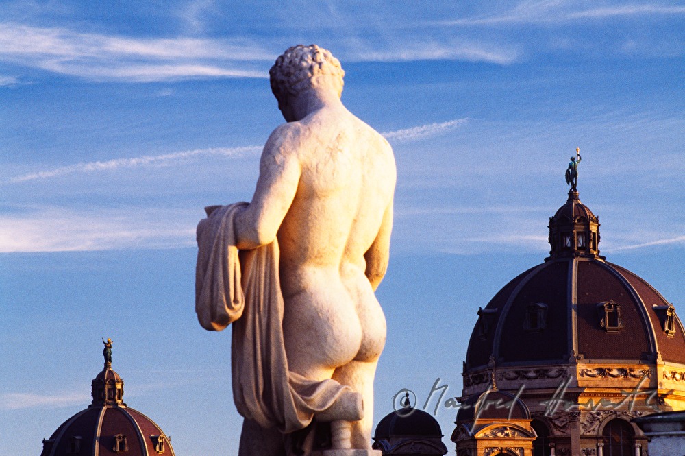 Statue auf dem Parlamentsdach
