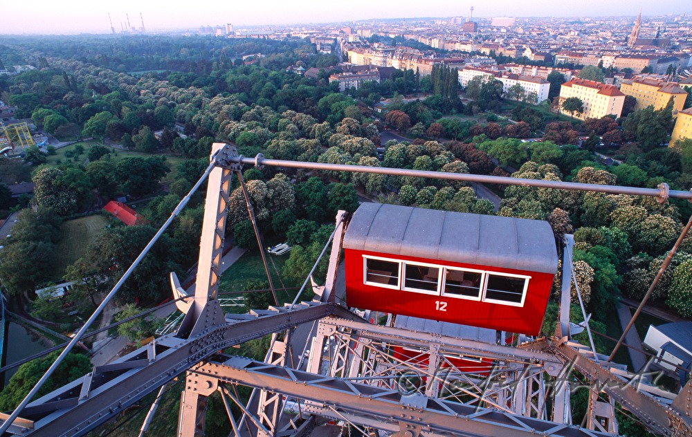 Wiener Riesenrad, Blick auf die Prater Allee