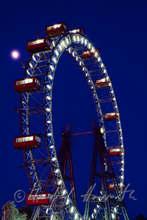 Wiener Riesenrad und Vollmond