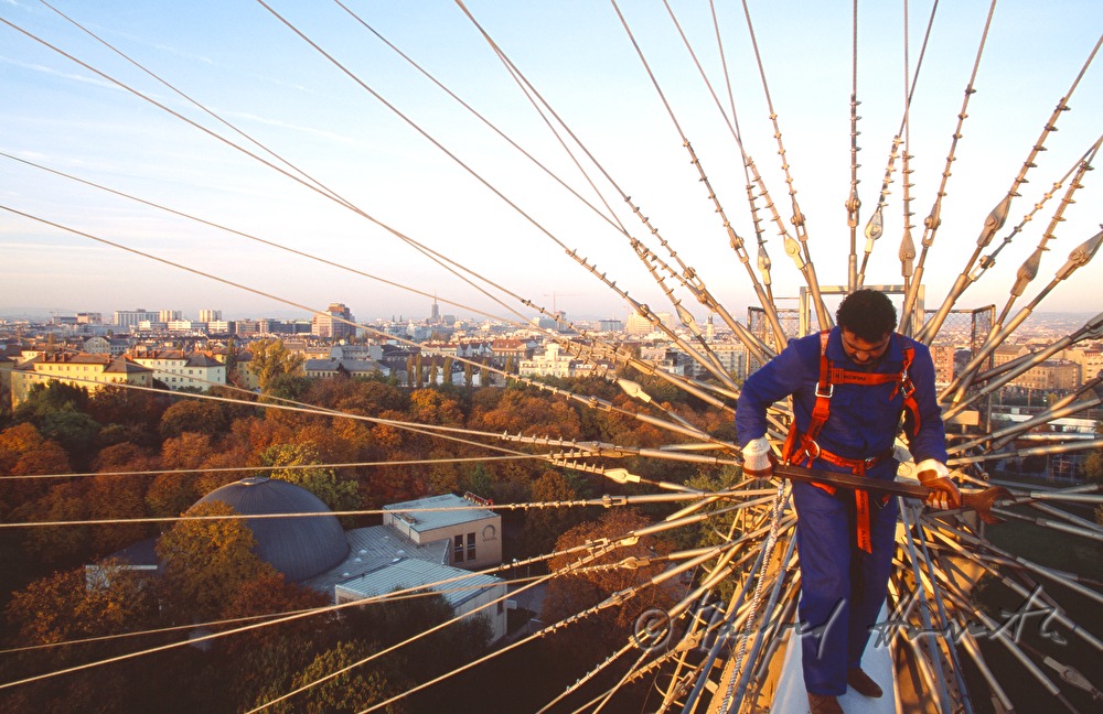 Wiener Riesenrad, Servicemann auf der Mittelachse