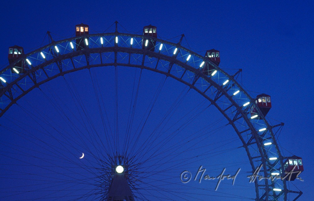 Wiener Riesenrad und Vollmond