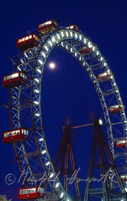 Wiener Riesenrad und Vollmond
