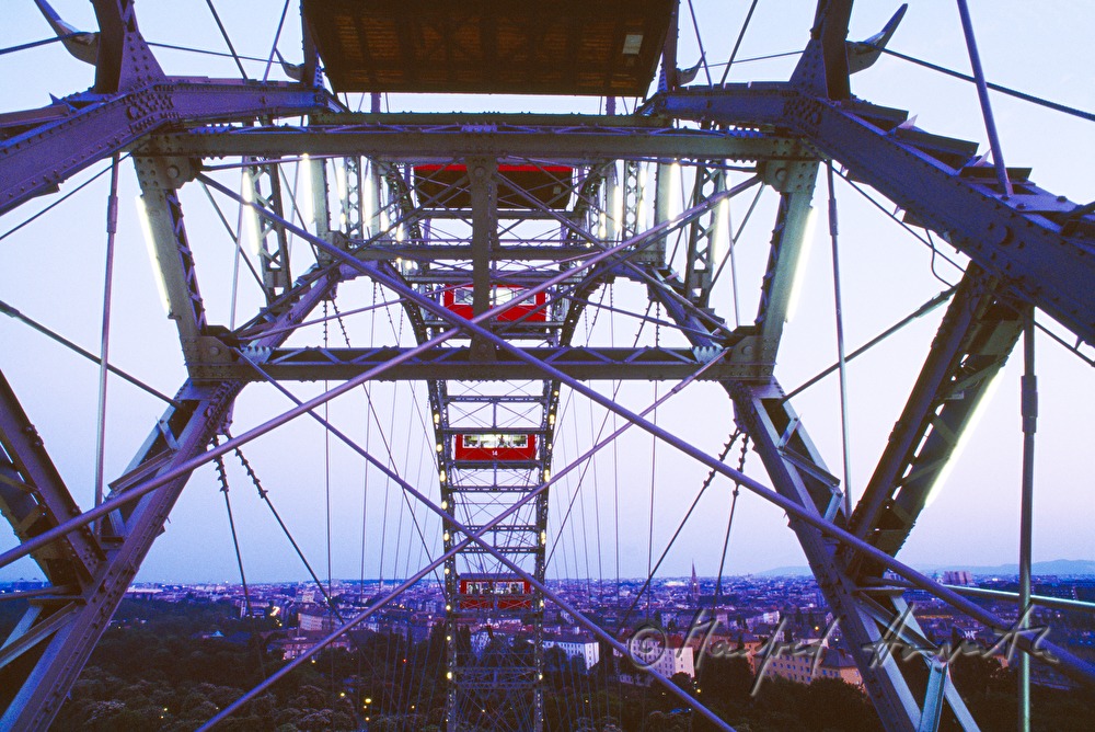 Wiener Riesenrad, Blick auf die Prater Allee
