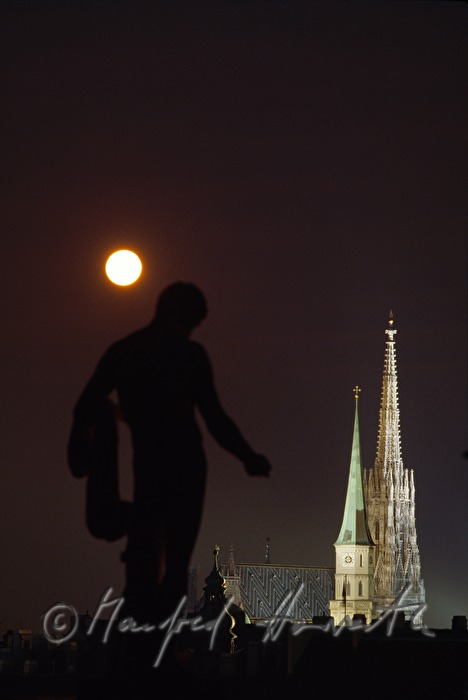 Figur am Parlamentsdach