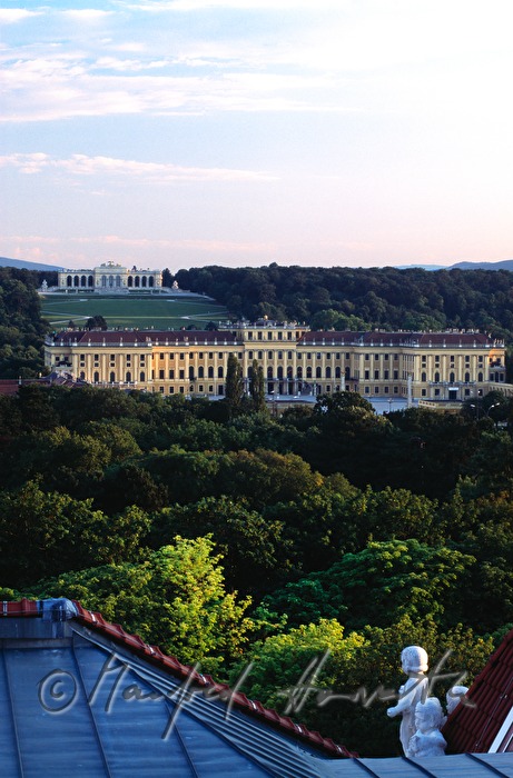 Parkanlage, Schloss und Gloriette