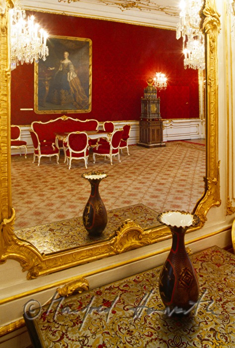 Maria-Theresien-Zimmer, Barocktisch