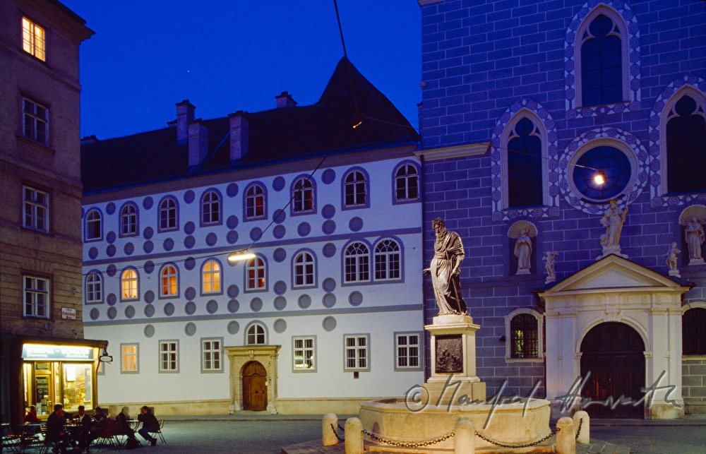 Kleines Cafe und Franziskanerkloster