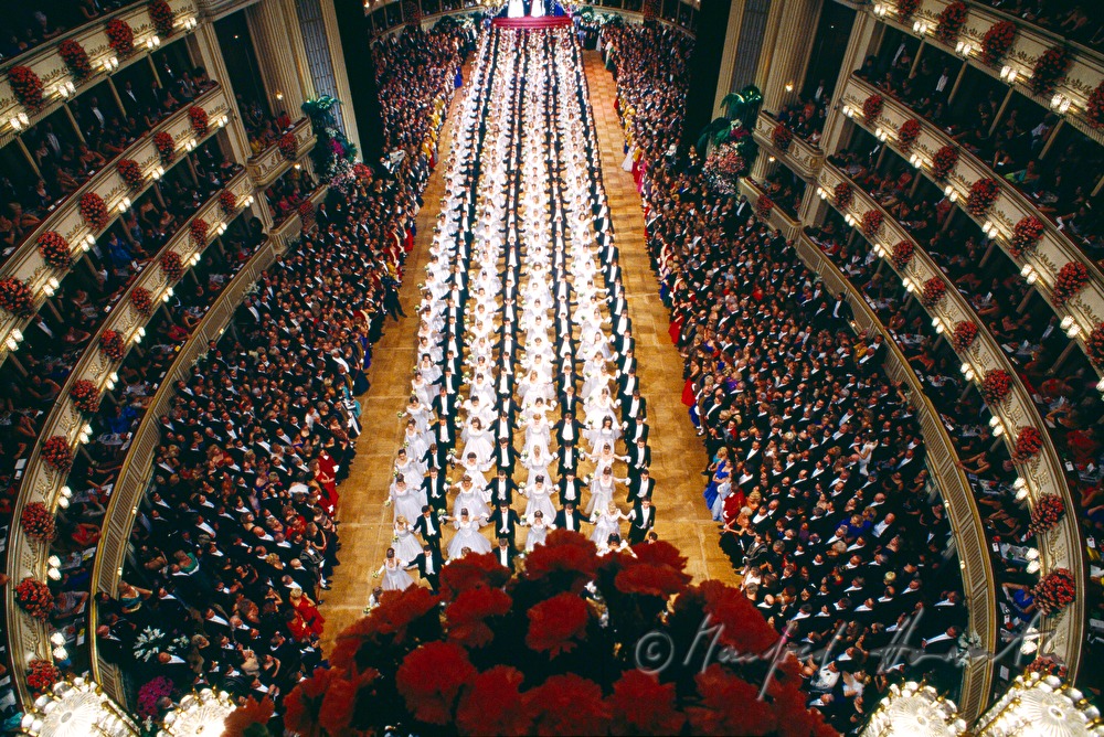 Eroeffnungs-Polonaise beim Opernball