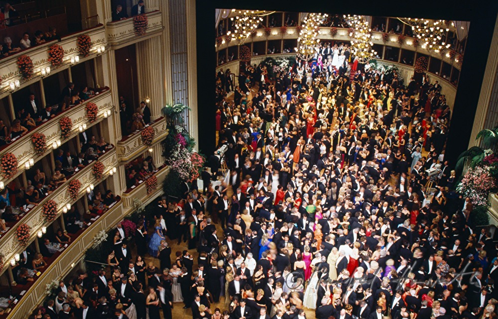 Opernball, Blick vom obersten Rang