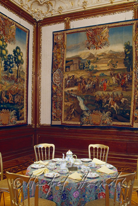 Frühstückszimmer mit Gobelins im Museum