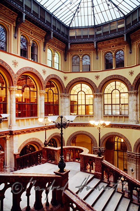 Treppenhaus im Oktogon des Palais Ferstel